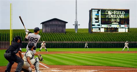 Field of Dreams - En magisk resa till försoning och det amerikanska baseballdrömmen!